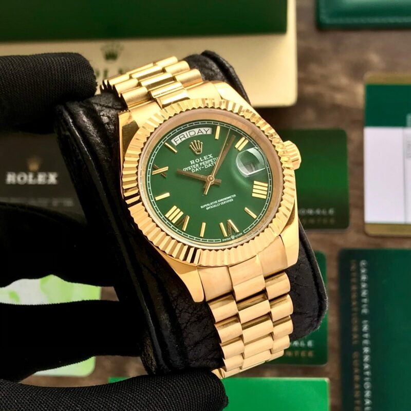 66f1310f 44a0 43e2 822a fc187840e716 scaled https://watchstoreindia.com/Shop/rolex-day-date-green-dial/