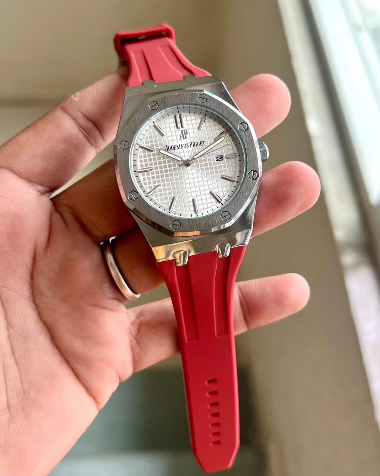 3944e0fb f9ed 4428 bd5b 1541c696bee7 https://watchstoreindia.com/Shop/audemars-piguet-red-model/