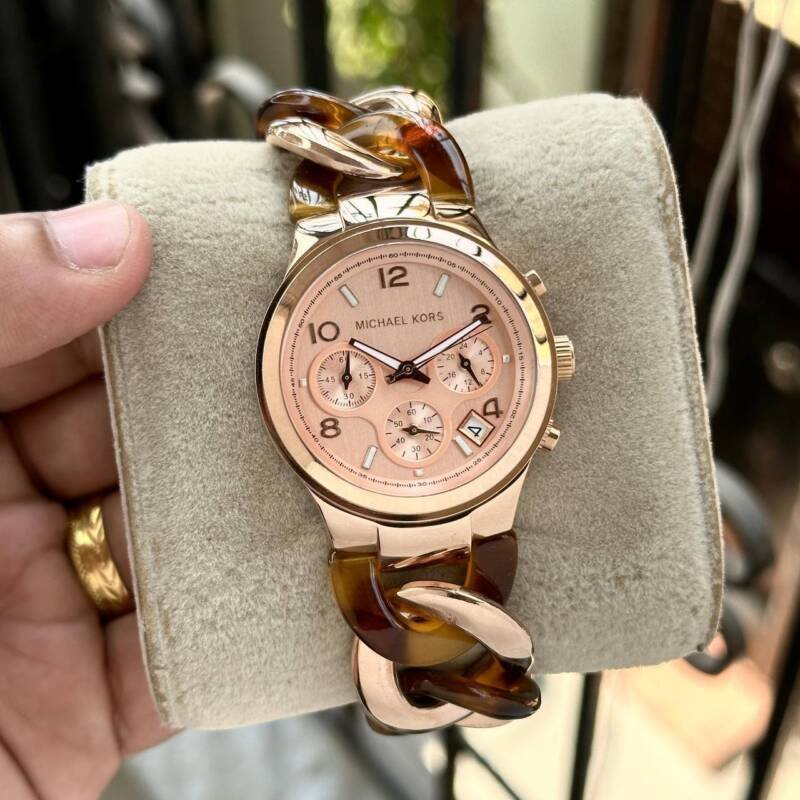 IMG 20240622 212807 180 https://watchstoreindia.com/Shop/michael-kors-womens-runway-mk4269/