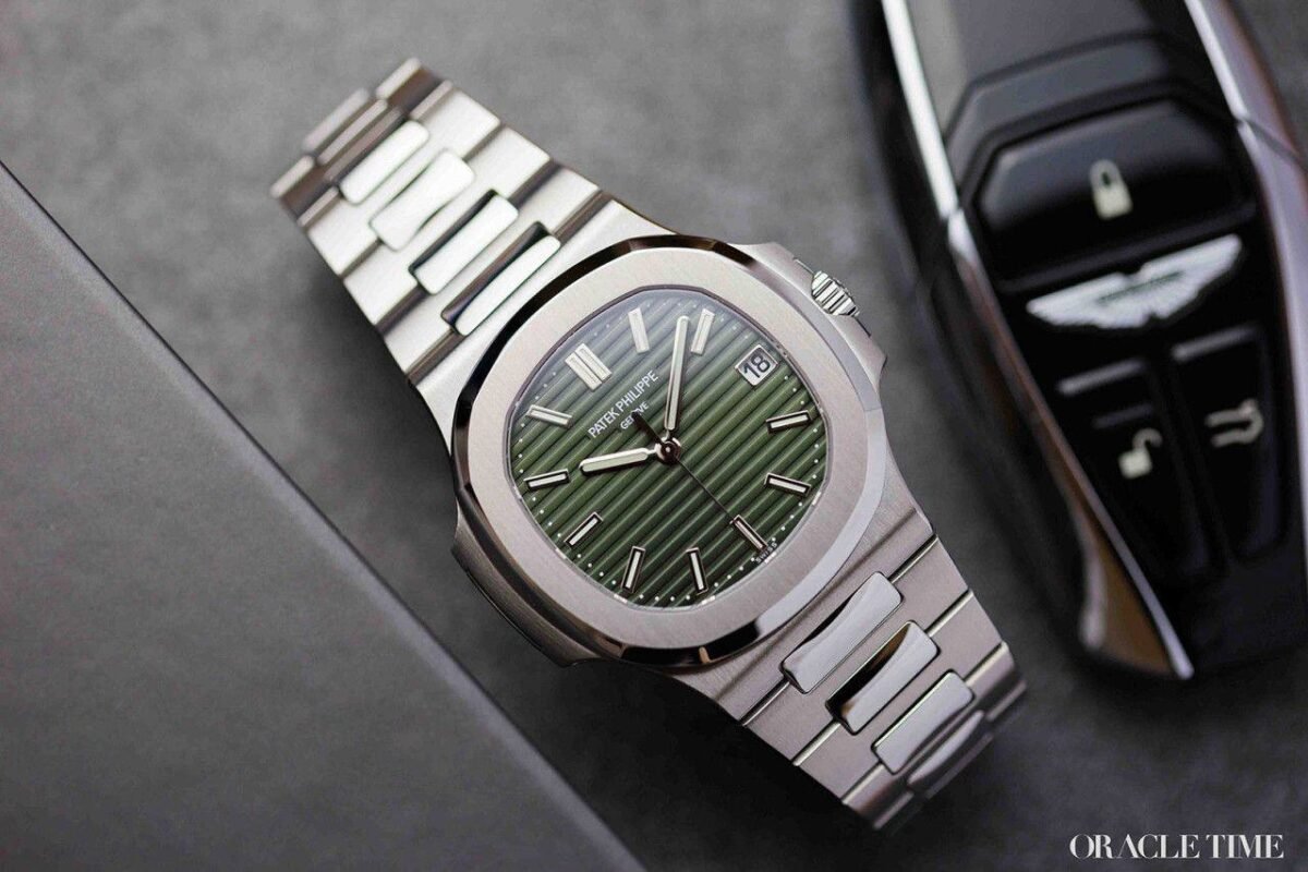 IMG 20240808 204504 261 https://watchstoreindia.com/Shop/patek-philippe-silver-green/