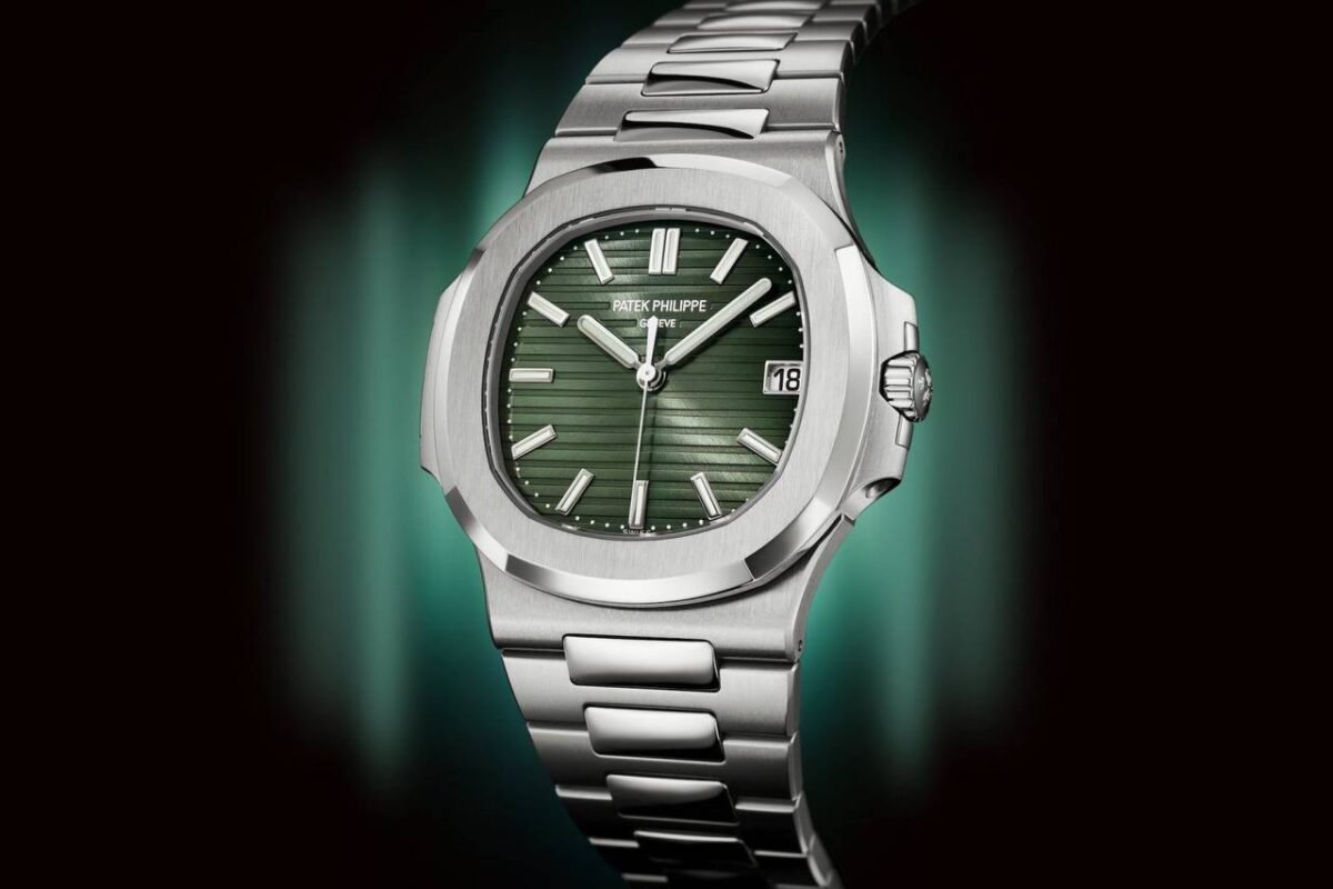 IMG 20240808 204504 689 https://watchstoreindia.com/Shop/patek-philippe-silver-green/