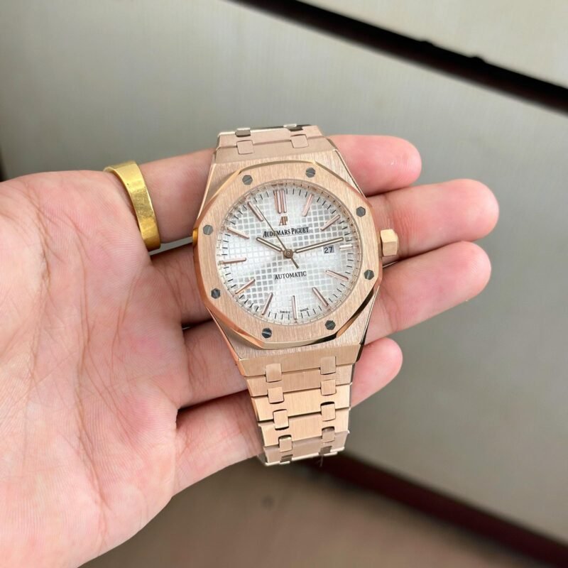 IMG 20241008 WA0049 https://watchstoreindia.com/Shop/audemars-piguet-royal-oak-2/