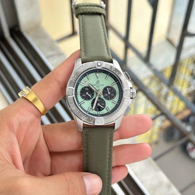 IMG 20241013 WA0128 scaled https://watchstoreindia.com/Shop/breitling-avenger-b01-green/