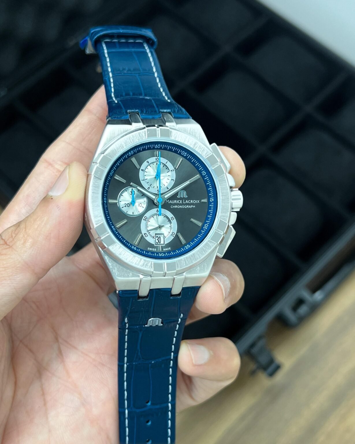 IMG 20241123 WA0003 scaled https://watchstoreindia.com/Shop/maurice-lacroix-herrenuhr-zifferblatt-anthrazit/