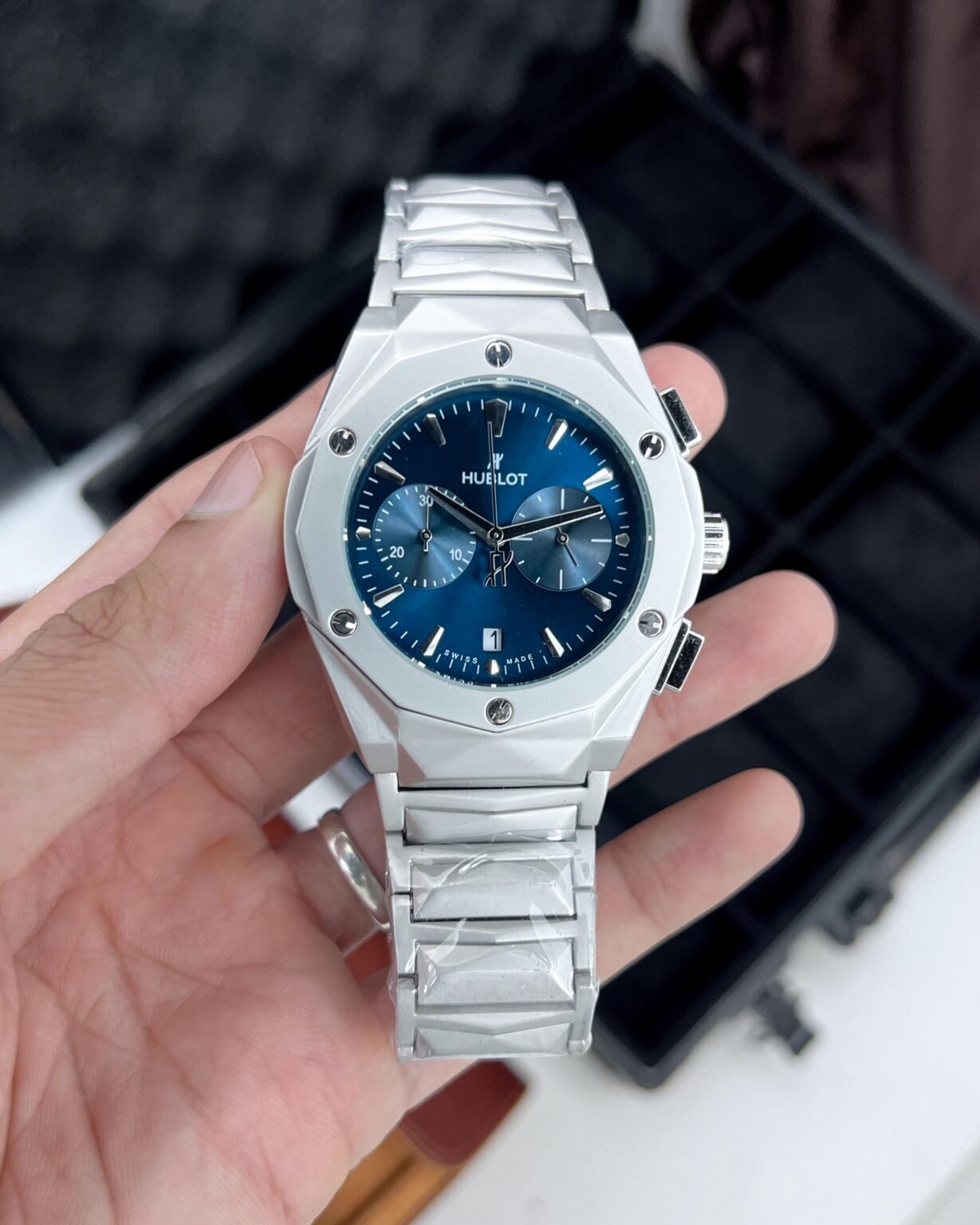 IMG 20241125 WA0005 scaled https://watchstoreindia.com/Shop/hublot-big-bang-midnight-blue/