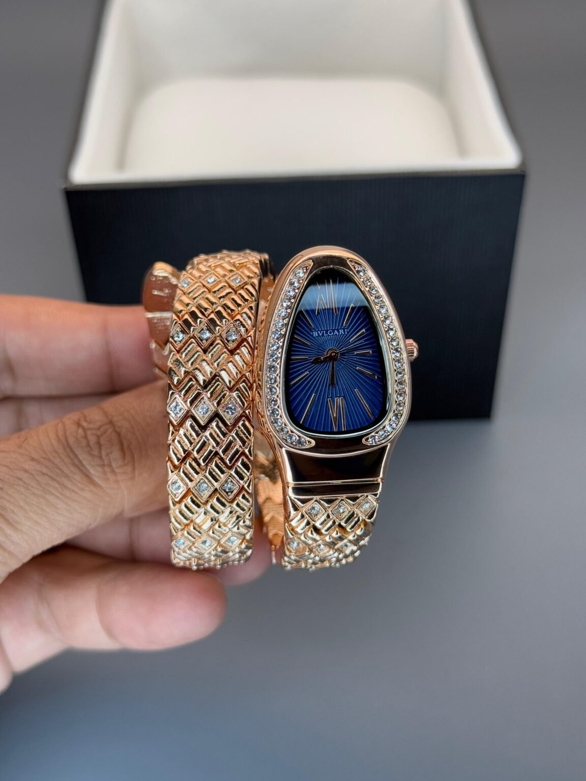 IMG 20241207 WA0085 scaled https://watchstoreindia.com/Shop/bvlgari-snake-oval-watch/