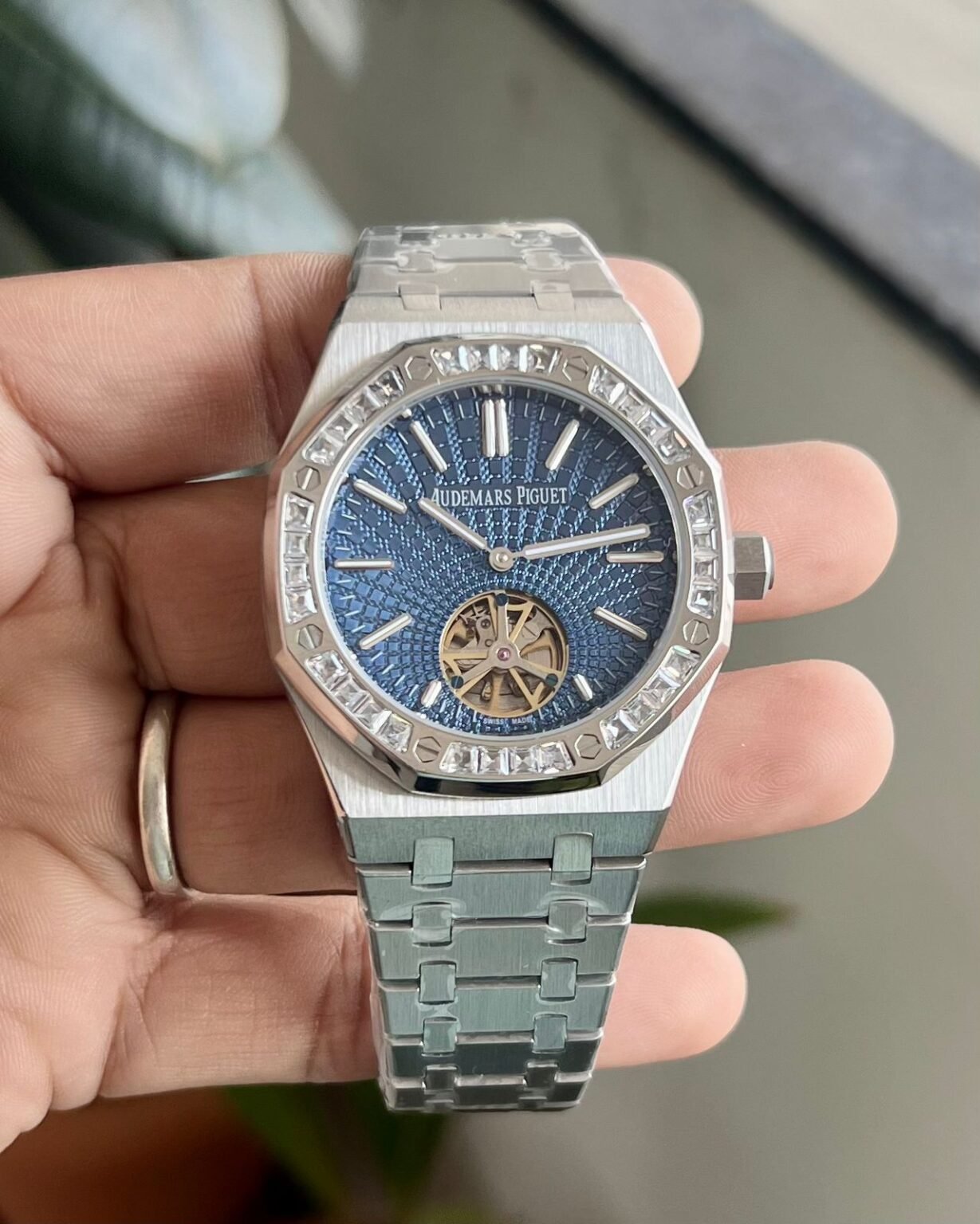 IMG 20241209 WA0036 https://watchstoreindia.com/Shop/audemars-piguet-white-gold-bracelet/