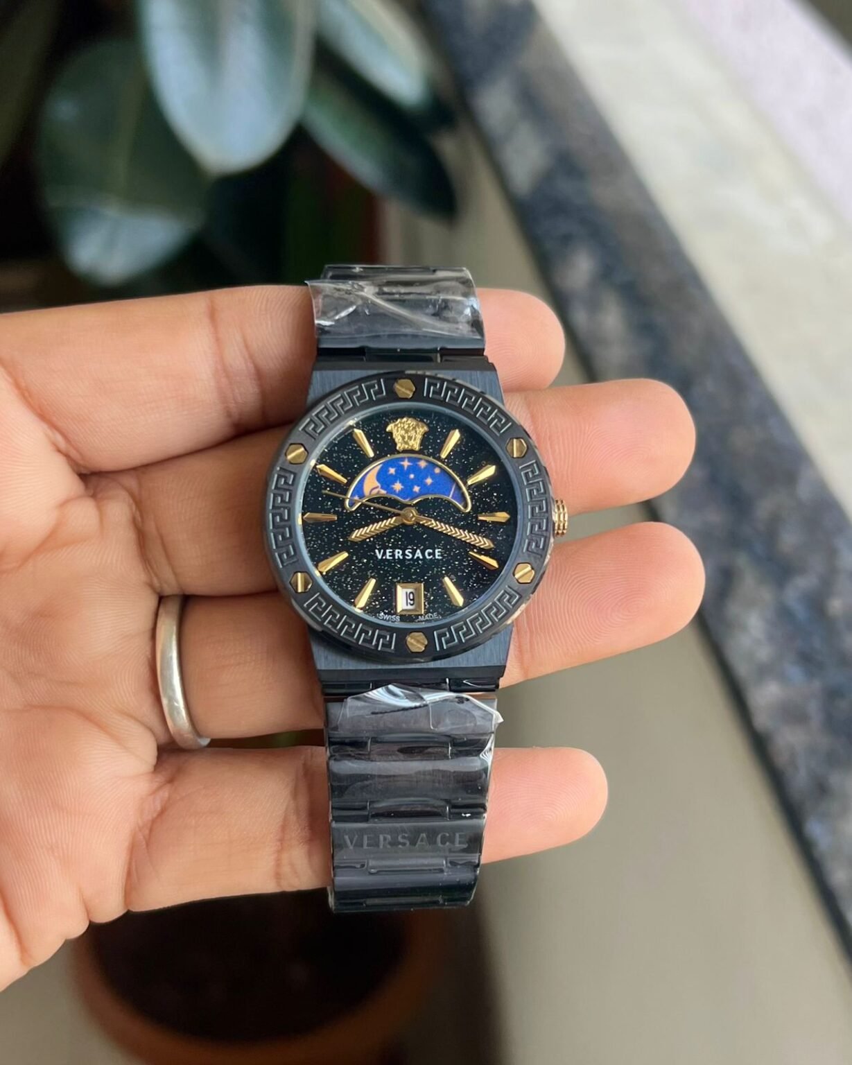 IMG 20241215 WA0063 https://watchstoreindia.com/Shop/versace-swiss-steel-analogue-2/