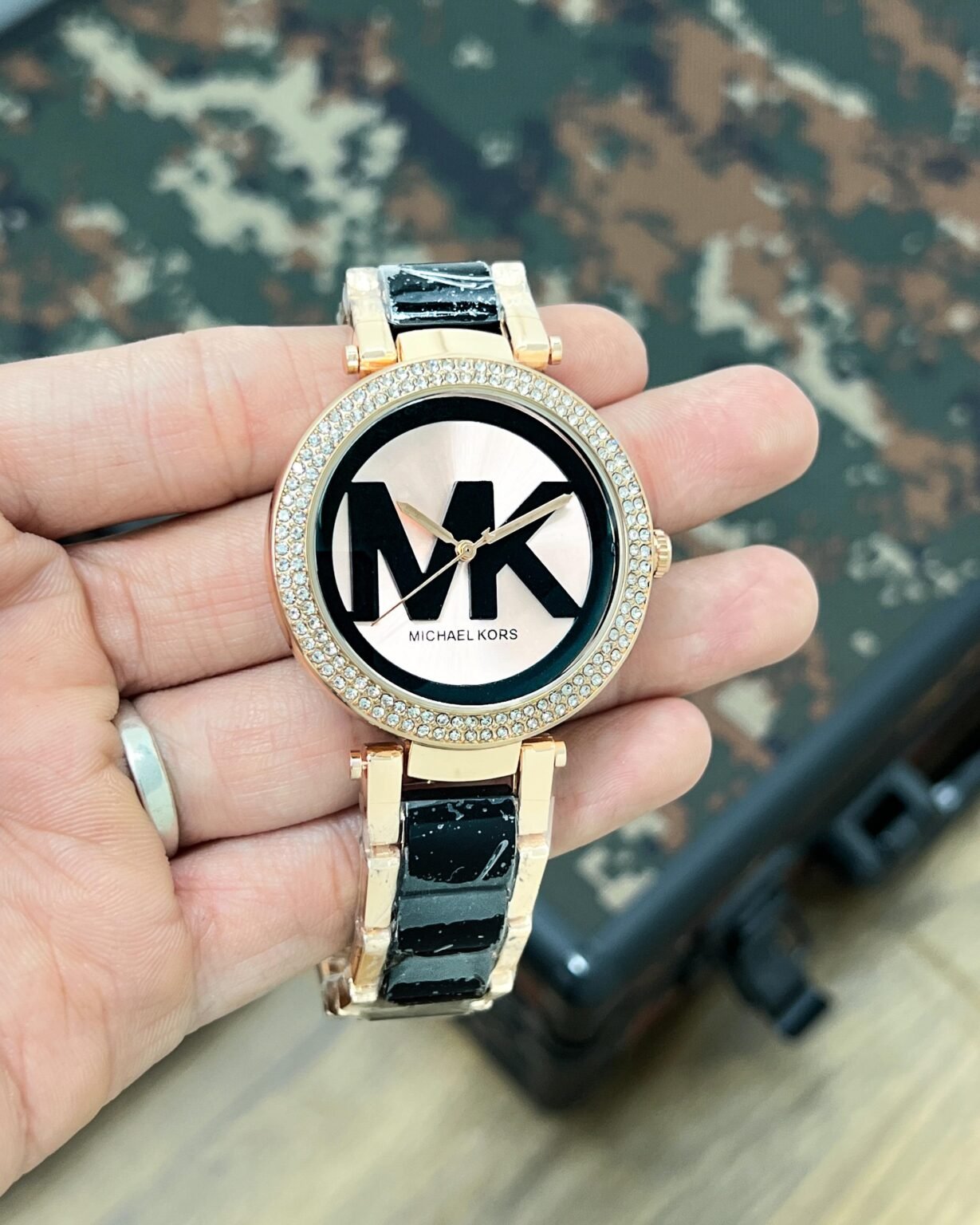 IMG 20241227 WA0048 scaled https://watchstoreindia.com/Shop/michael-kors-vast-mk5865/