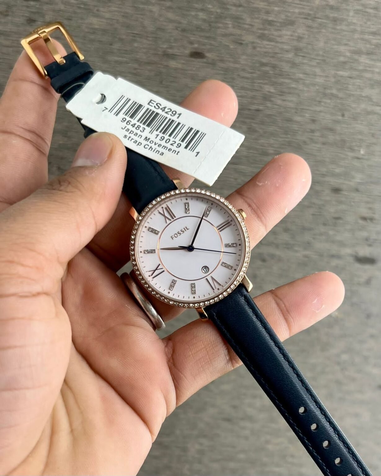 IMG 20241229 WA0057 https://watchstoreindia.com/Shop/fossil-jacqueline-leather/