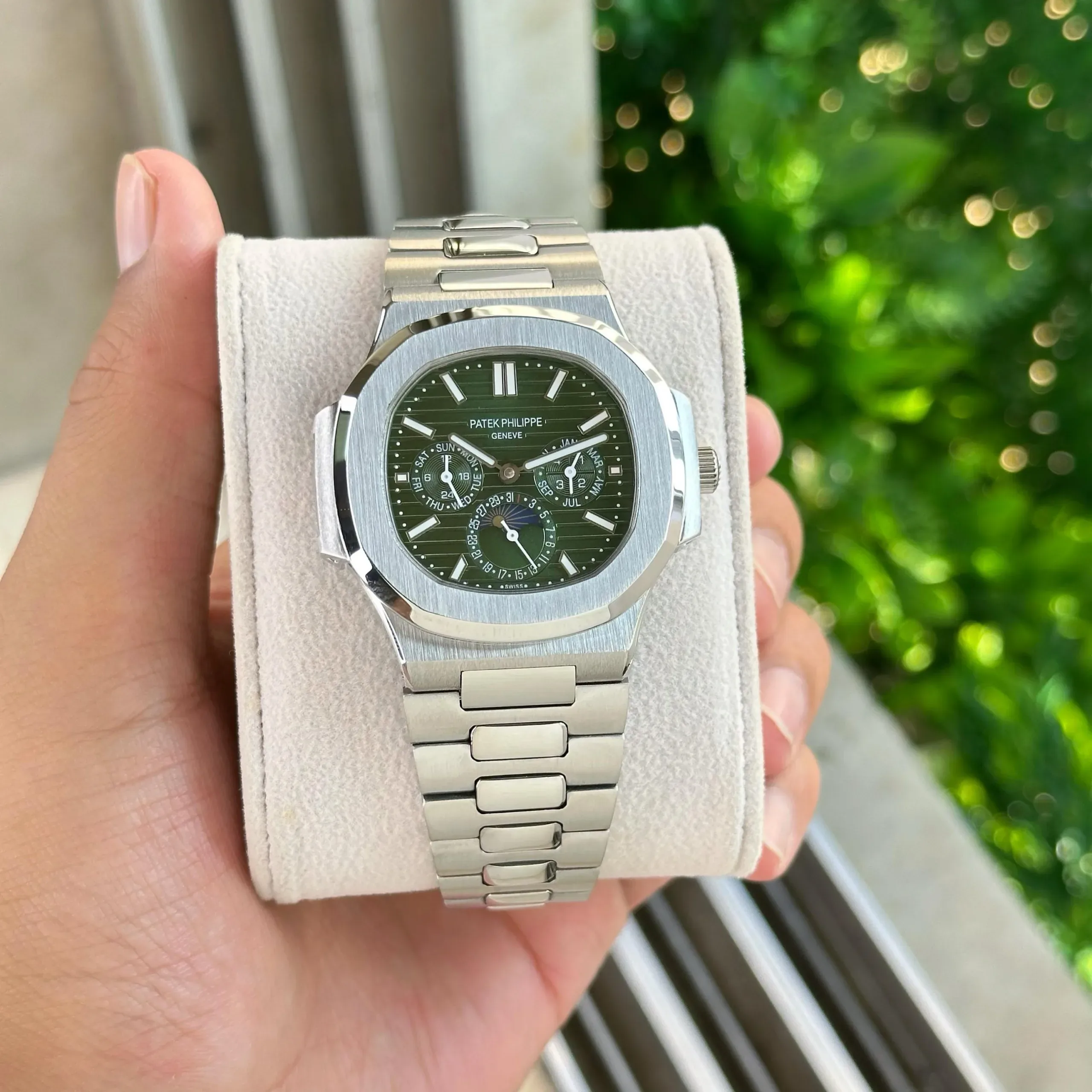 PATEK PHILIPPE EXCLUSIVE NAUTILUS PERPETUAL - Image 2