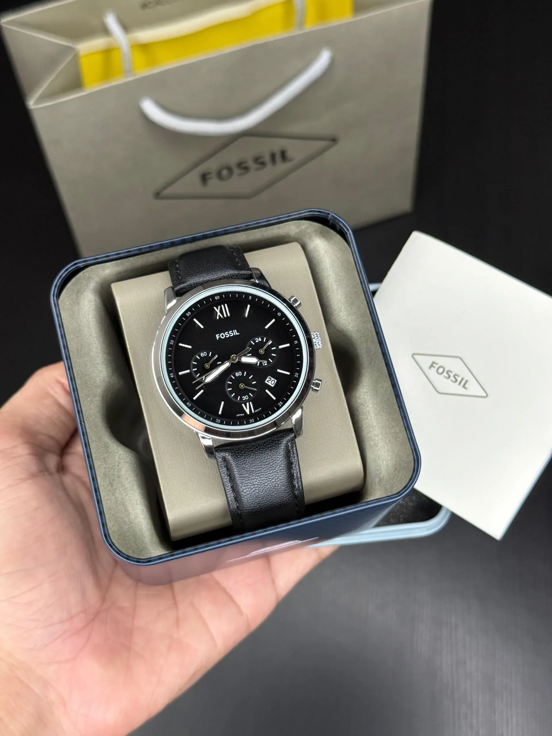 FOSSIL NEUTRA 7A BLACK DIAL - Image 1