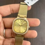GUESS STAINLESS STEEL SQUARE CASE 7AA GOLD