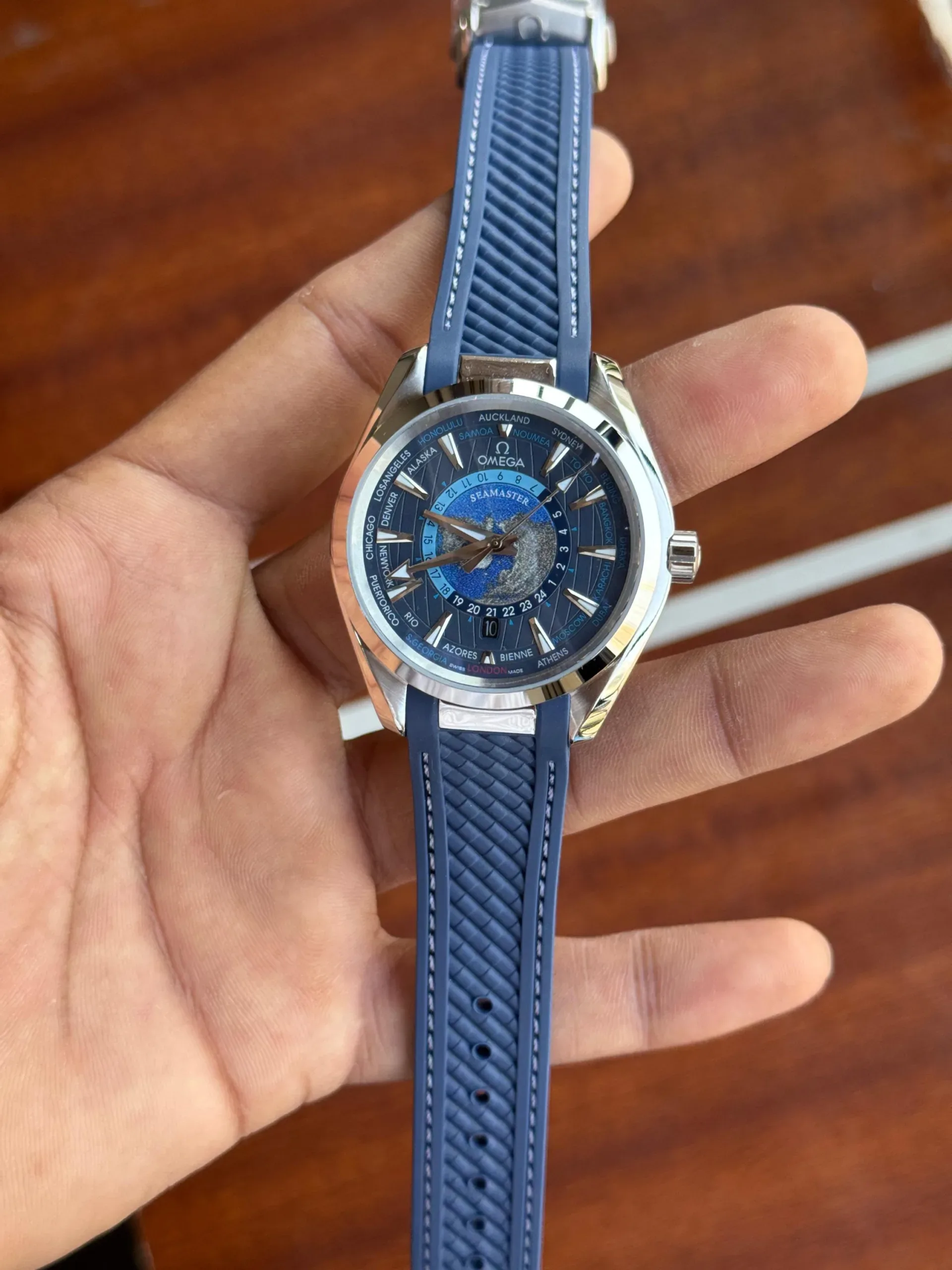 OMEGA AQUATERRA WORLD MAP SEAMASTER SKYBLUE DIAL - Image 4