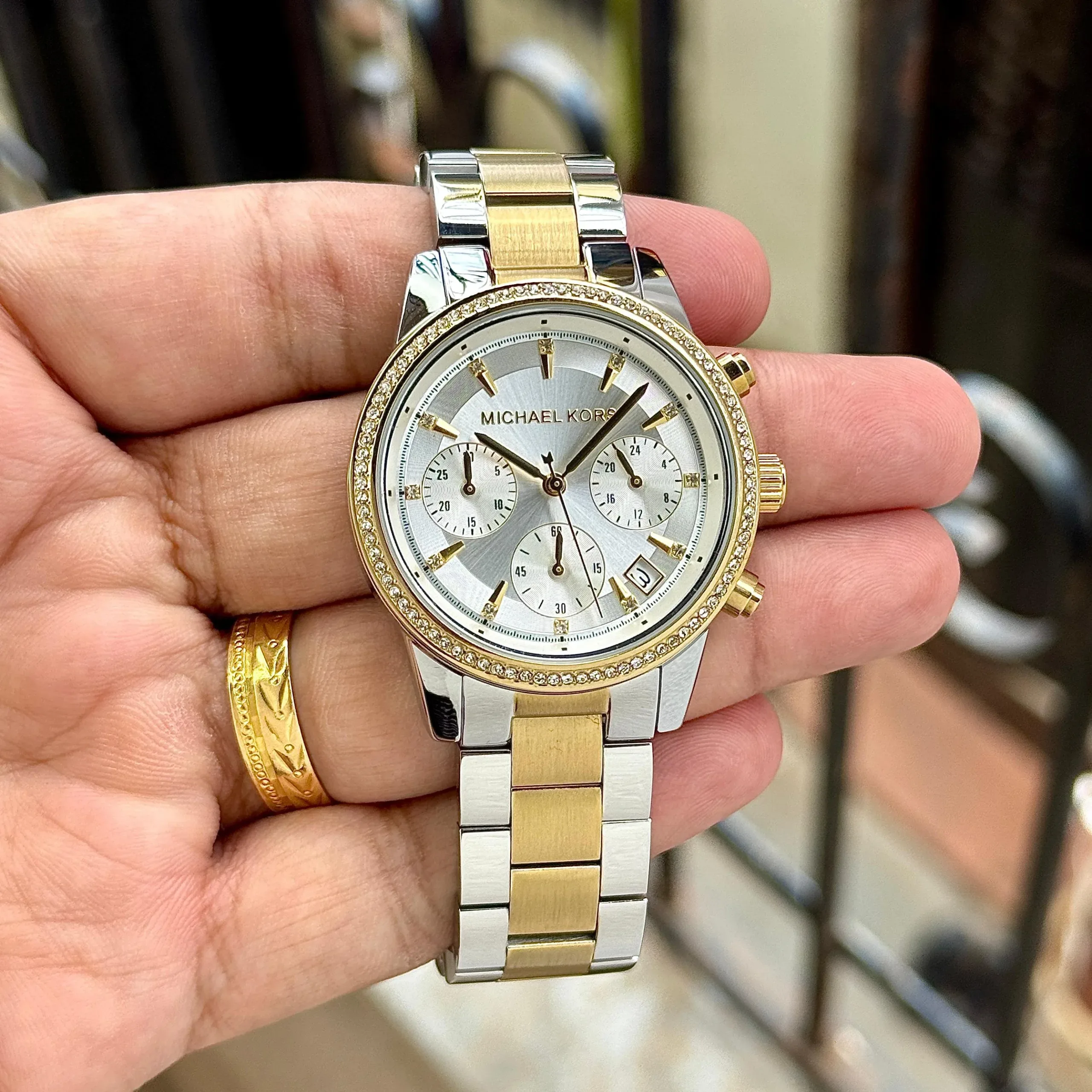 2025/11/IMG-20251115-WA0068-jpg.webp MICHAEL KORS MK6474 PARKER CHRONOGRAPH SILVER DIAL - Image 1