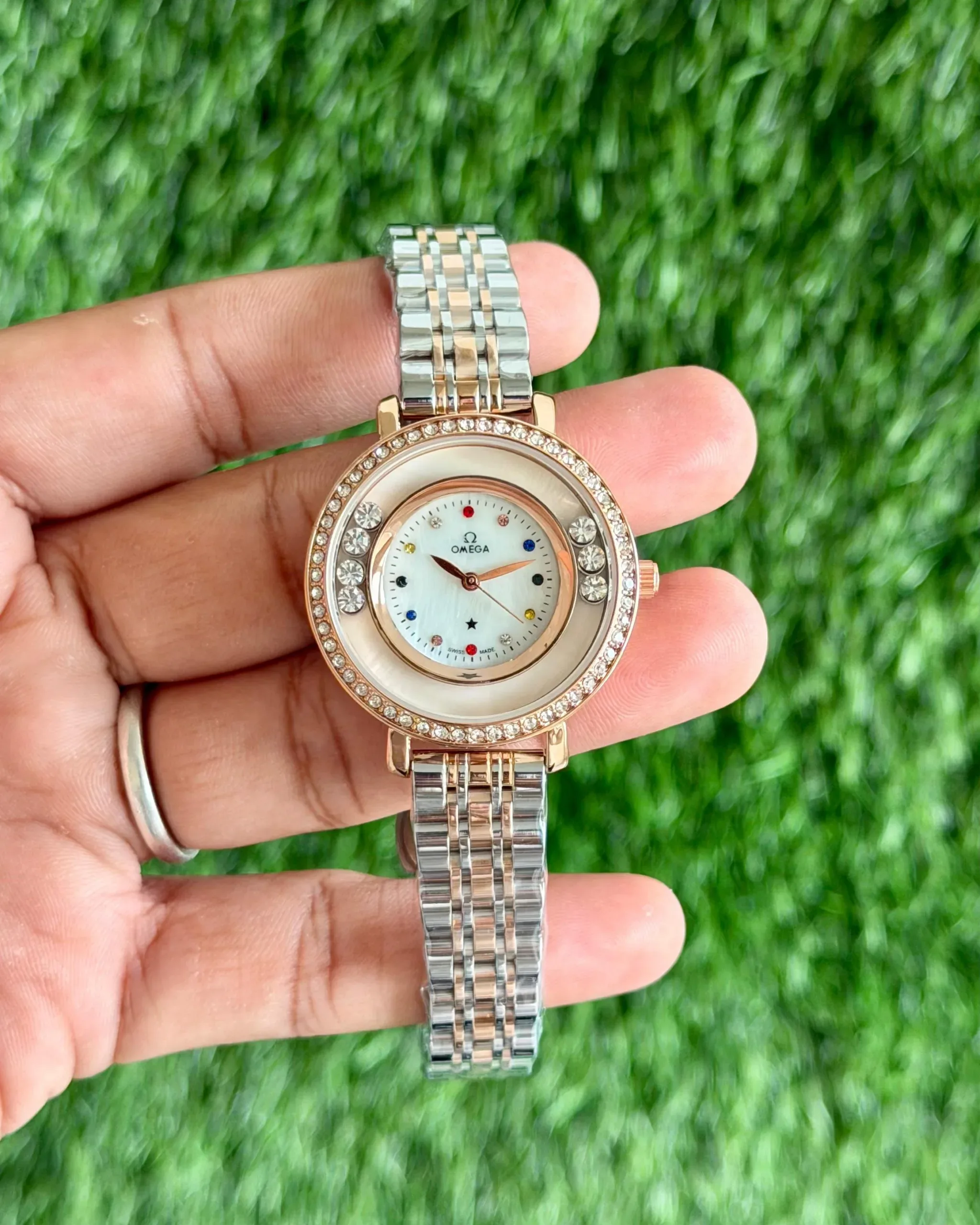 OMEGA 7AAA QUARTZ MOVEMENT BUTTERFLY LOCK - Image 1