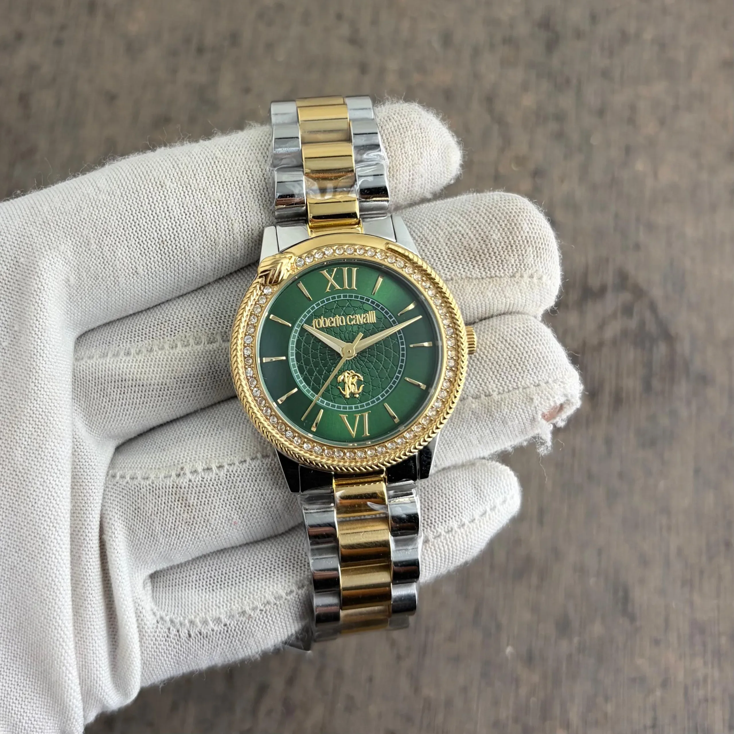 2025/11/IMG-20251120-WA0031-jpg.webp ROBERTO CAVALLI LUCENTE ANALOG RC5L037M2065 GREEN DIAL - Image 1