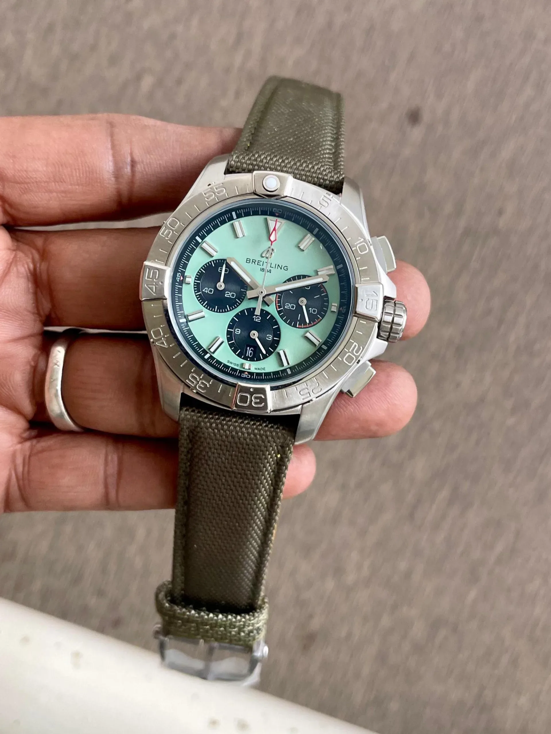 BREITLING AVENGER CHRONOGRAPH 44 7AA PREMIUM GREEN DIAL - Image 6