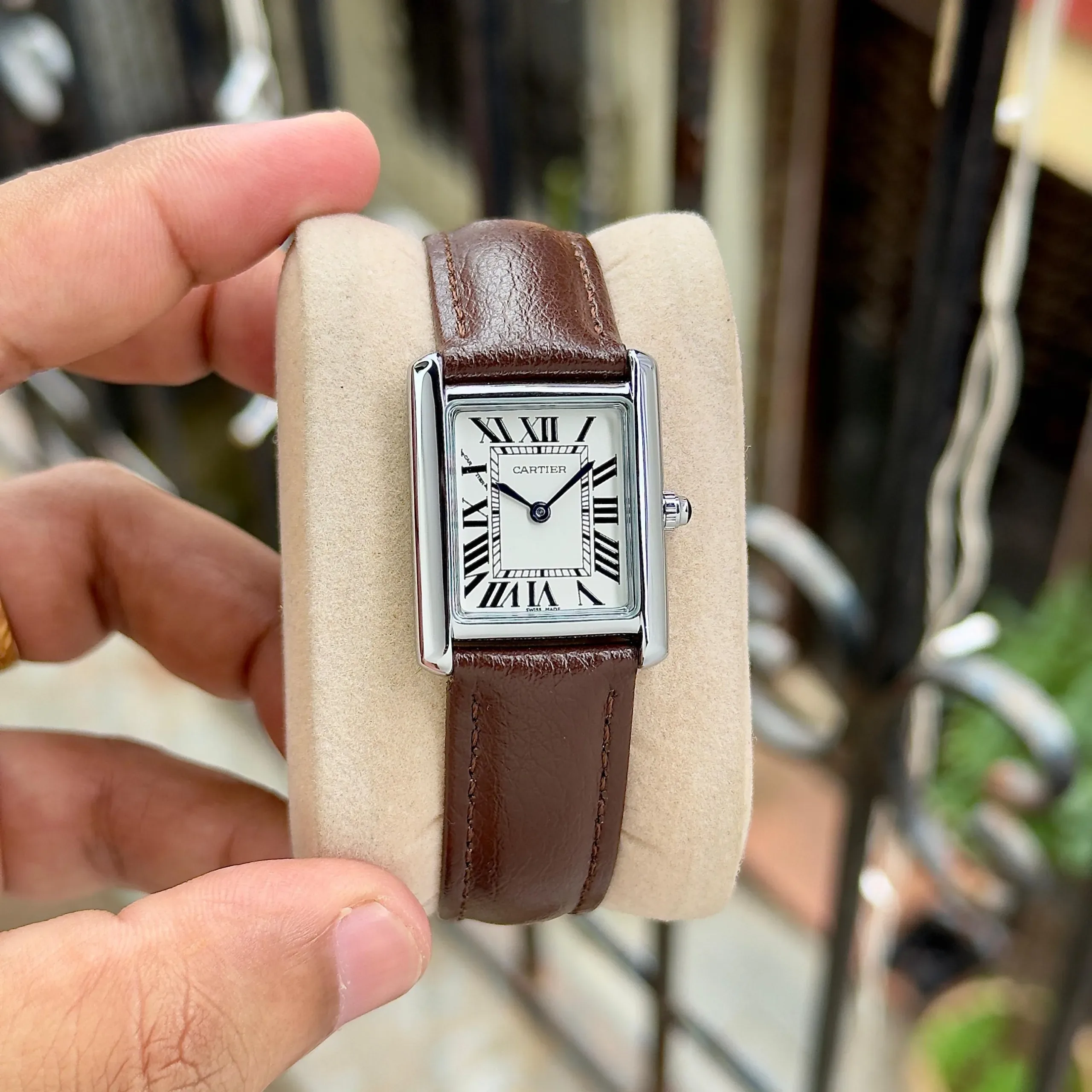 2025/11/IMG-20251125-WA0037-jpg.webp CARTIER TANK CLASSIC MUST DE WHITE DIAL - Image 1
