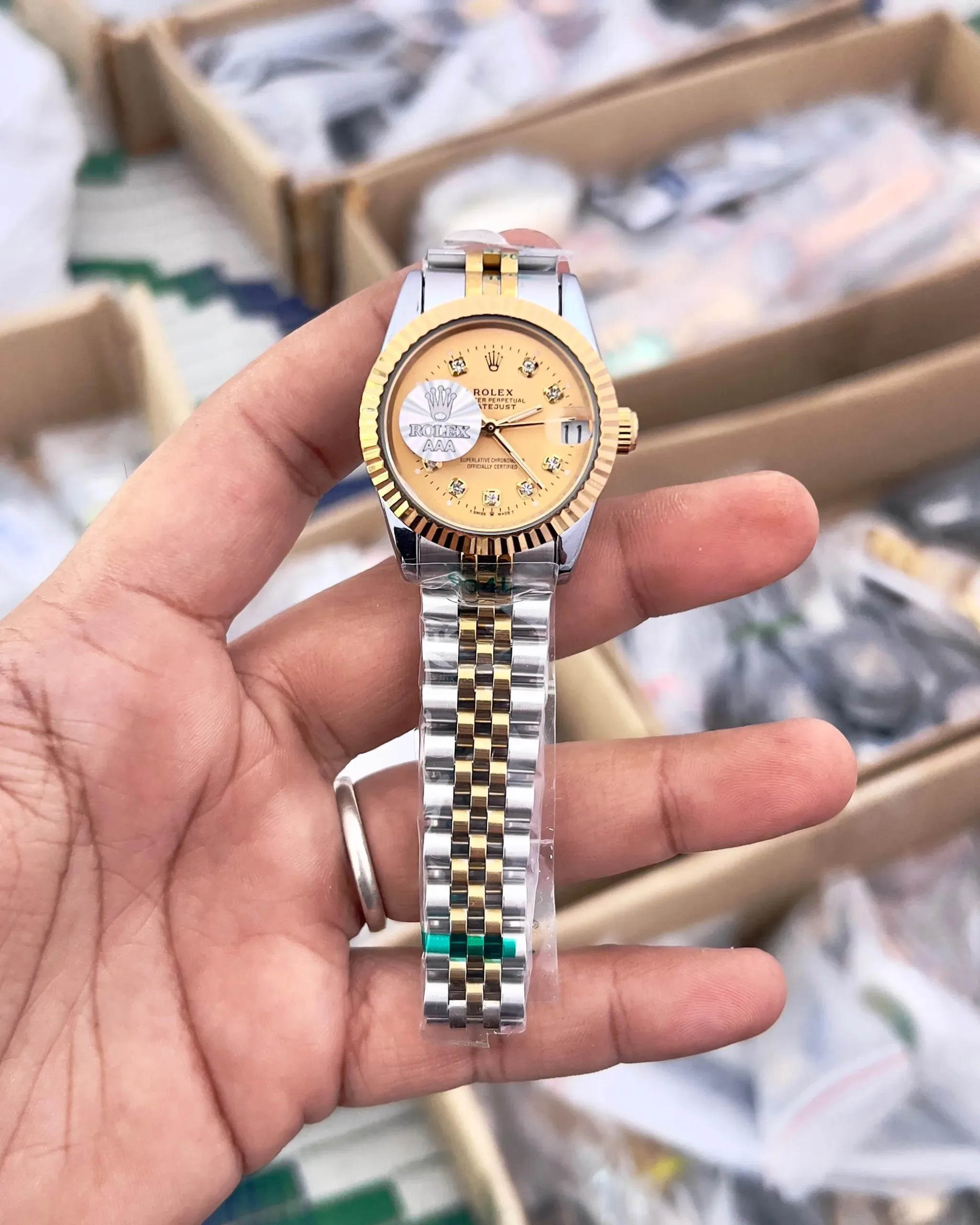 ROLEX OYSTER PERPETUAL DATE JUST GOLDEN DIAL AUTOMATIC - Image 4