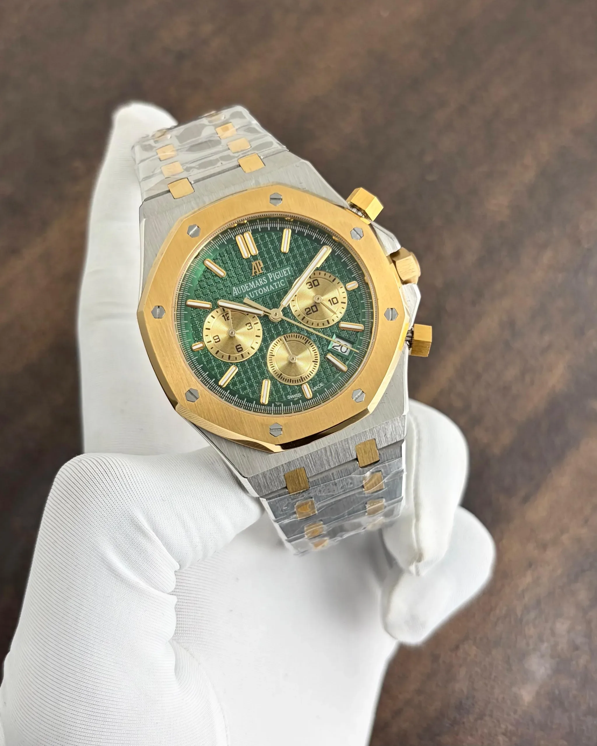 Audemars Piguet Royal Oak Green Dial - Image 3
