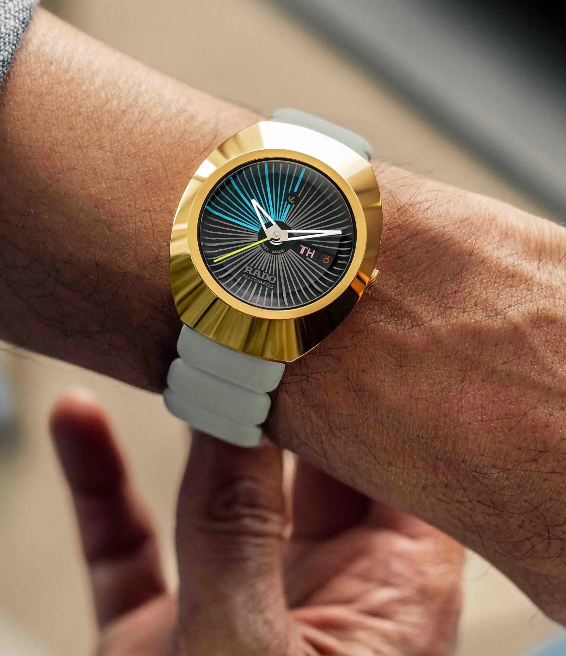 Rado Oval Shaped Gold tone - Image 4
