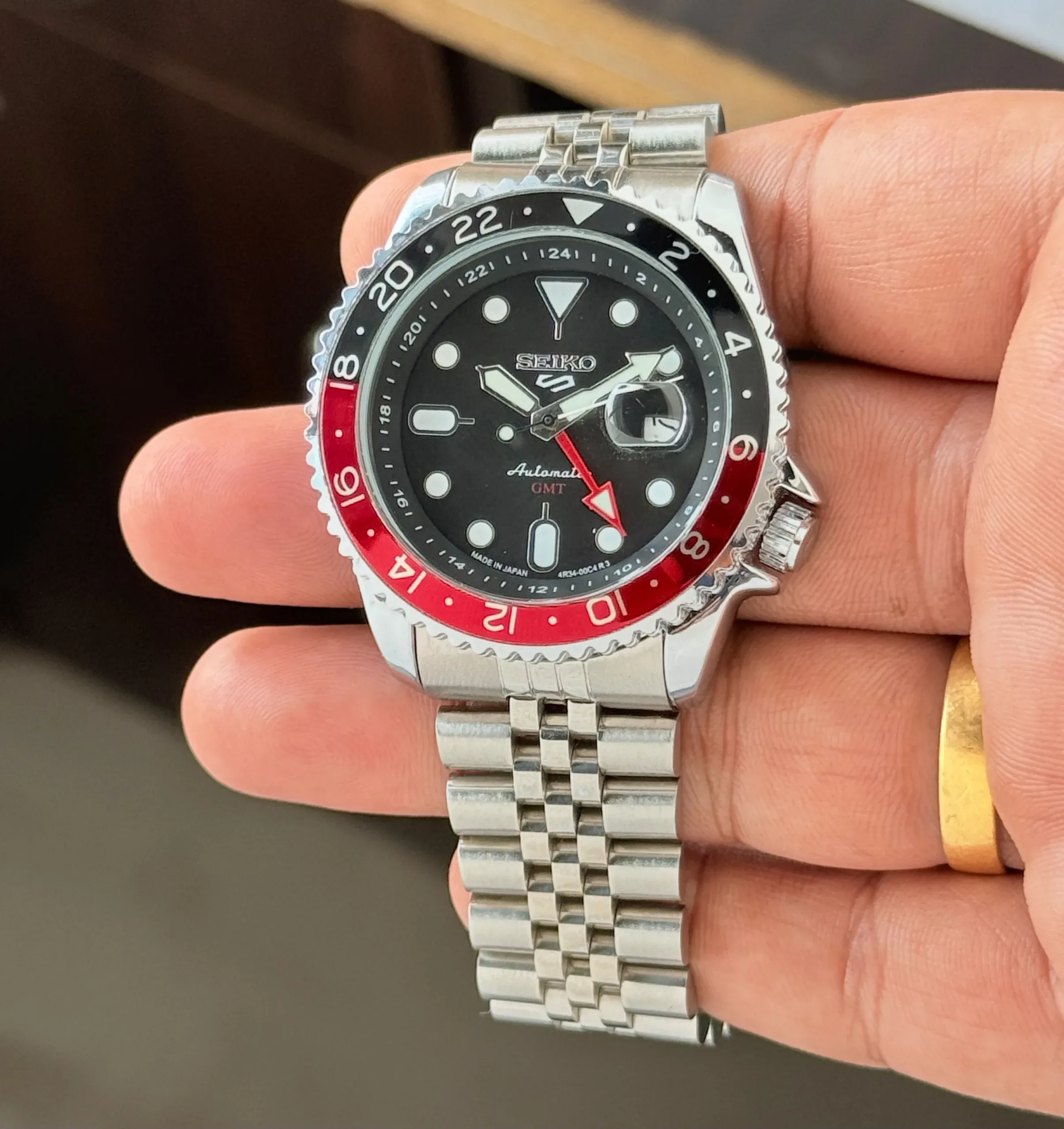 Seiko 42'mm Black Dial Quartz - Image 4