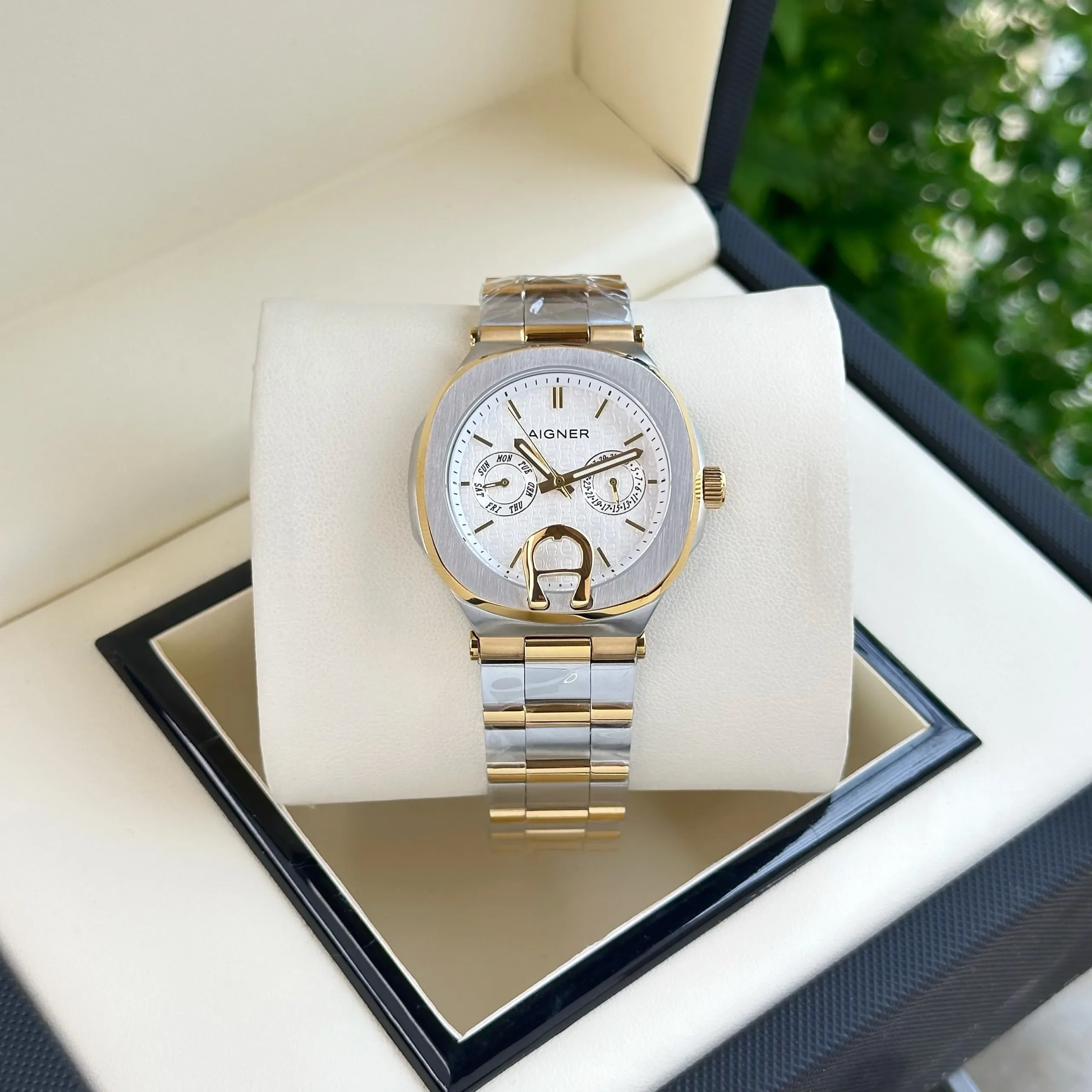 Aigner Taviano Two-Tone Quartz - Image 3