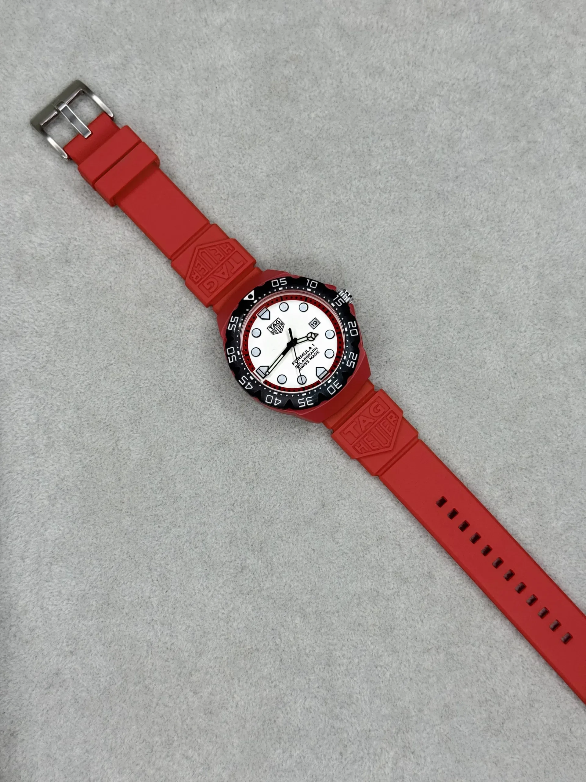 Tag Heuer Pastel Red Solargraph - Image 3