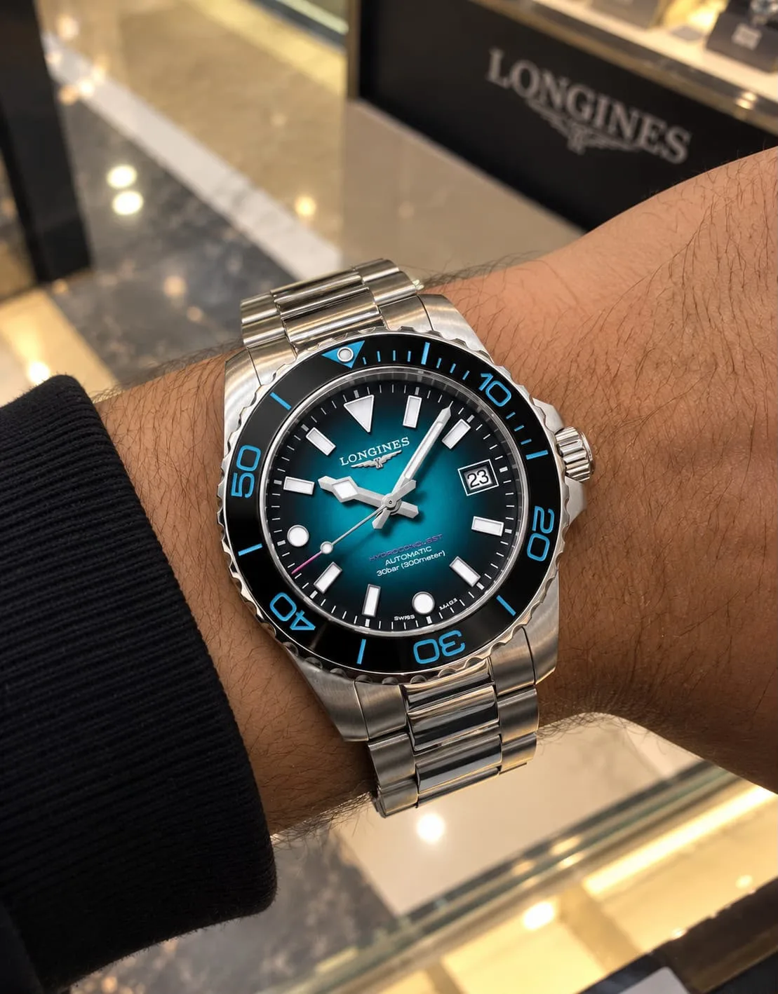 WhatsApp Image 2026-10-23 at 12.46.25 AM (2) Longines HydroConquest Turquoise Gradient Dial - Image 1